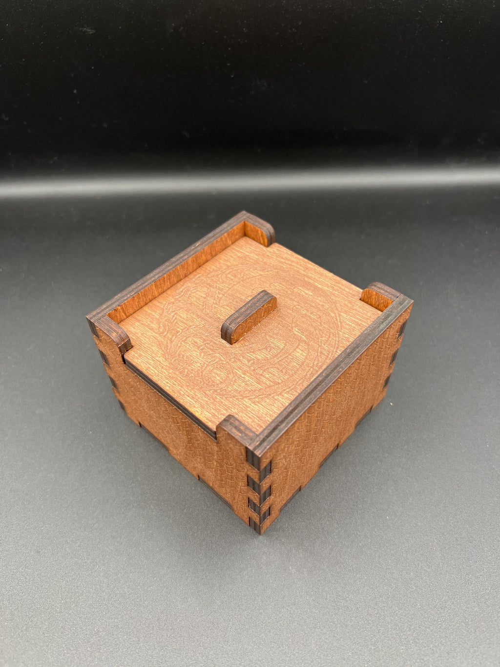 Wooden Dice Box for D&D – Handcrafted RPG Dice Storage with Removable Lid